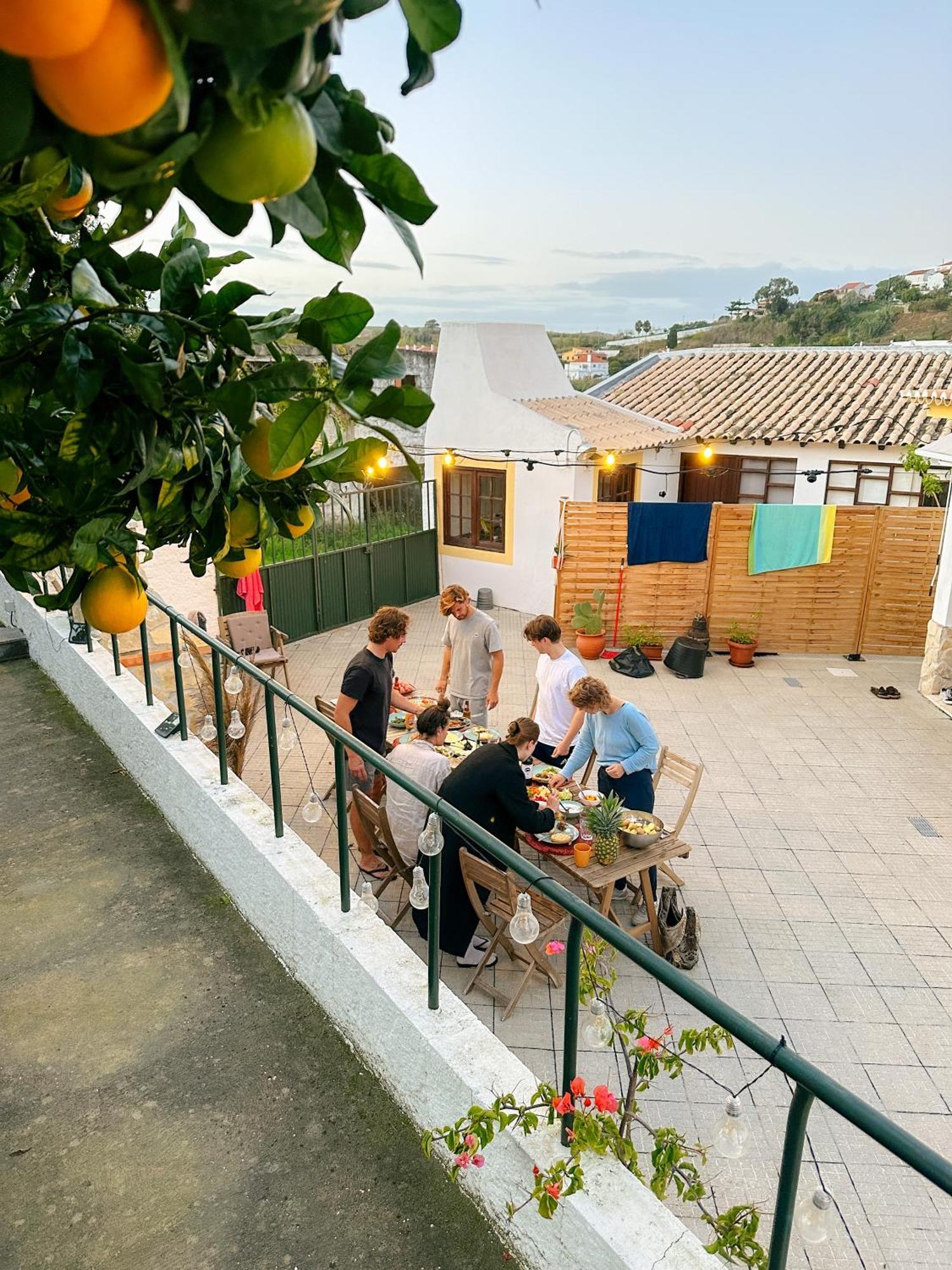 The Far End Surf House - Surf & Yoga Holidays Лориньян Экстерьер фото